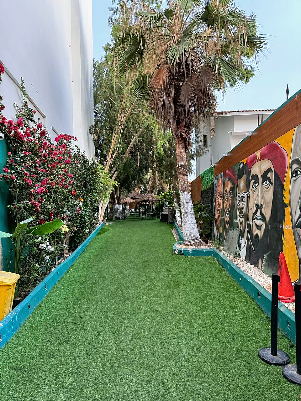 Le Restaurant & la Piscine — 1
